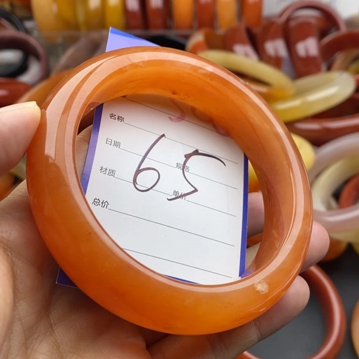 未镶嵌手镯石英质玉