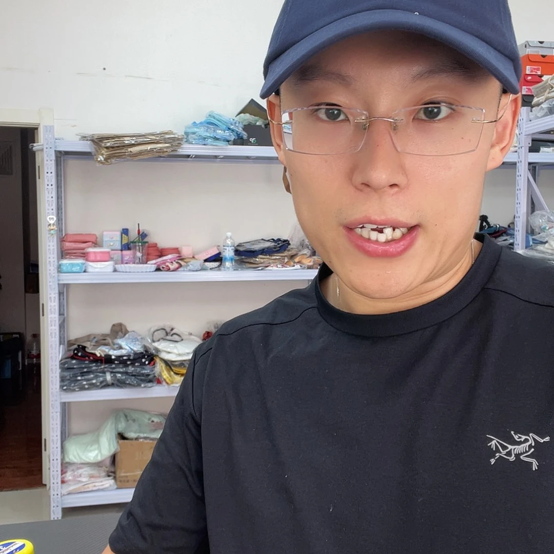 PU化妆包等各种产品的