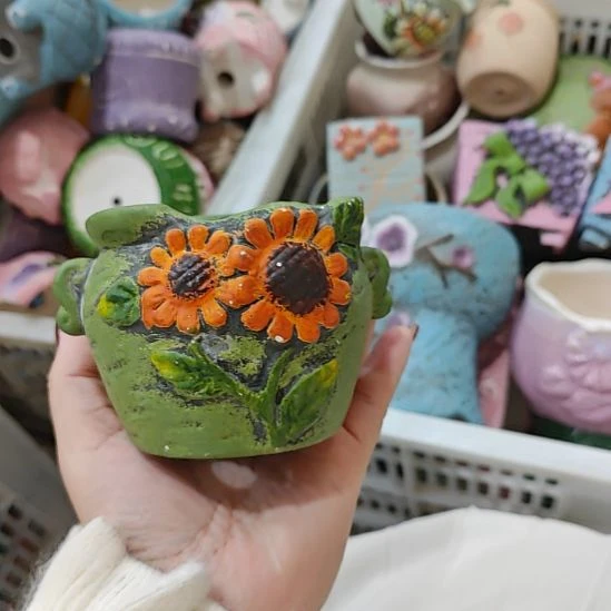 当场拍满15元发货不凑不发，花盆盆口不方不圆有针孔黑点是正常的，