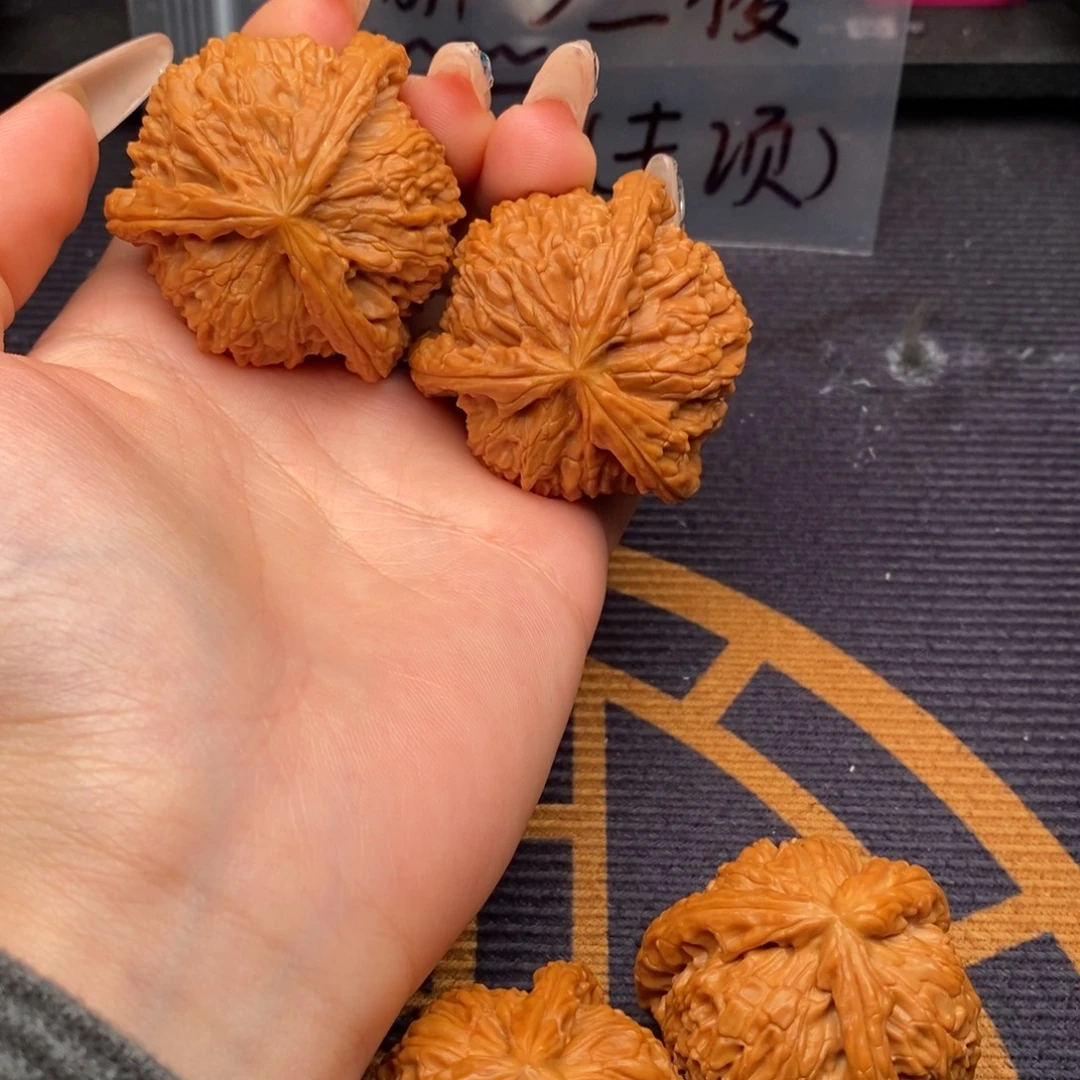 锋***起文玩核桃吊坠白狮子