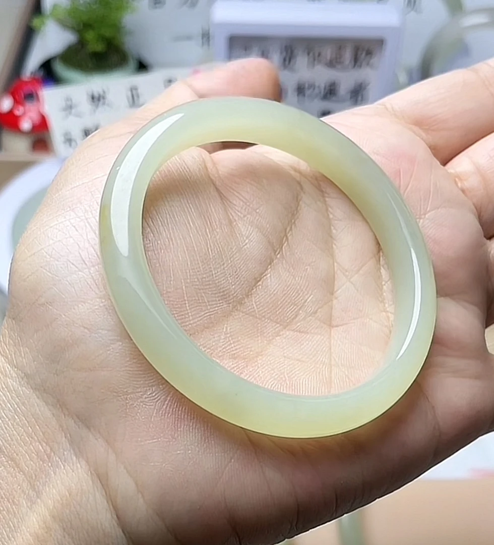 天然和田玉新疆且末手镯5253