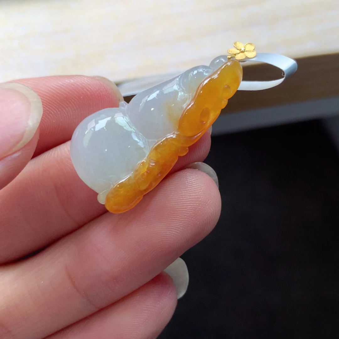 翡翠18K金镶嵌耳饰吊坠