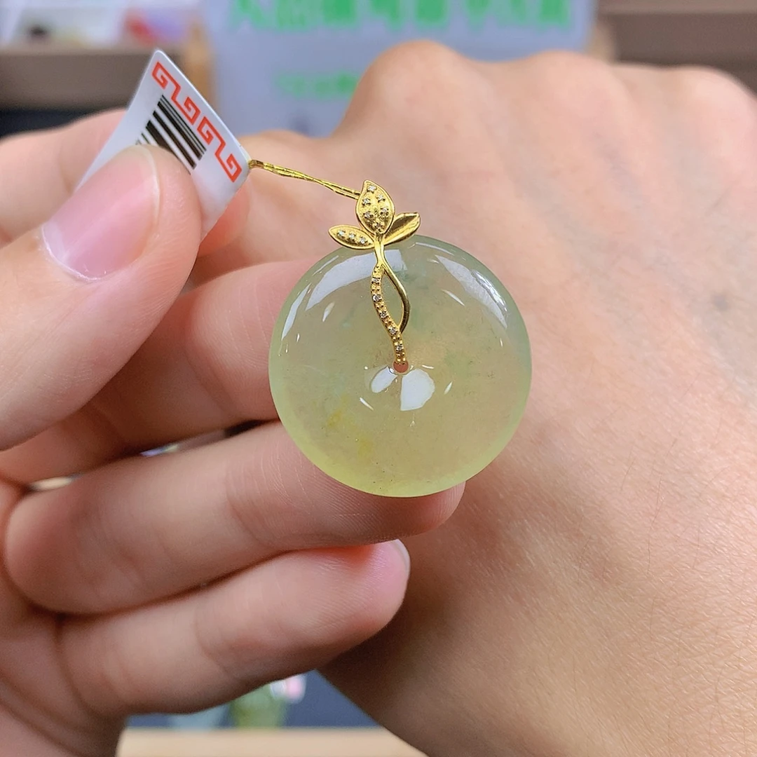 翡翠18K金镶嵌颈饰翡翠