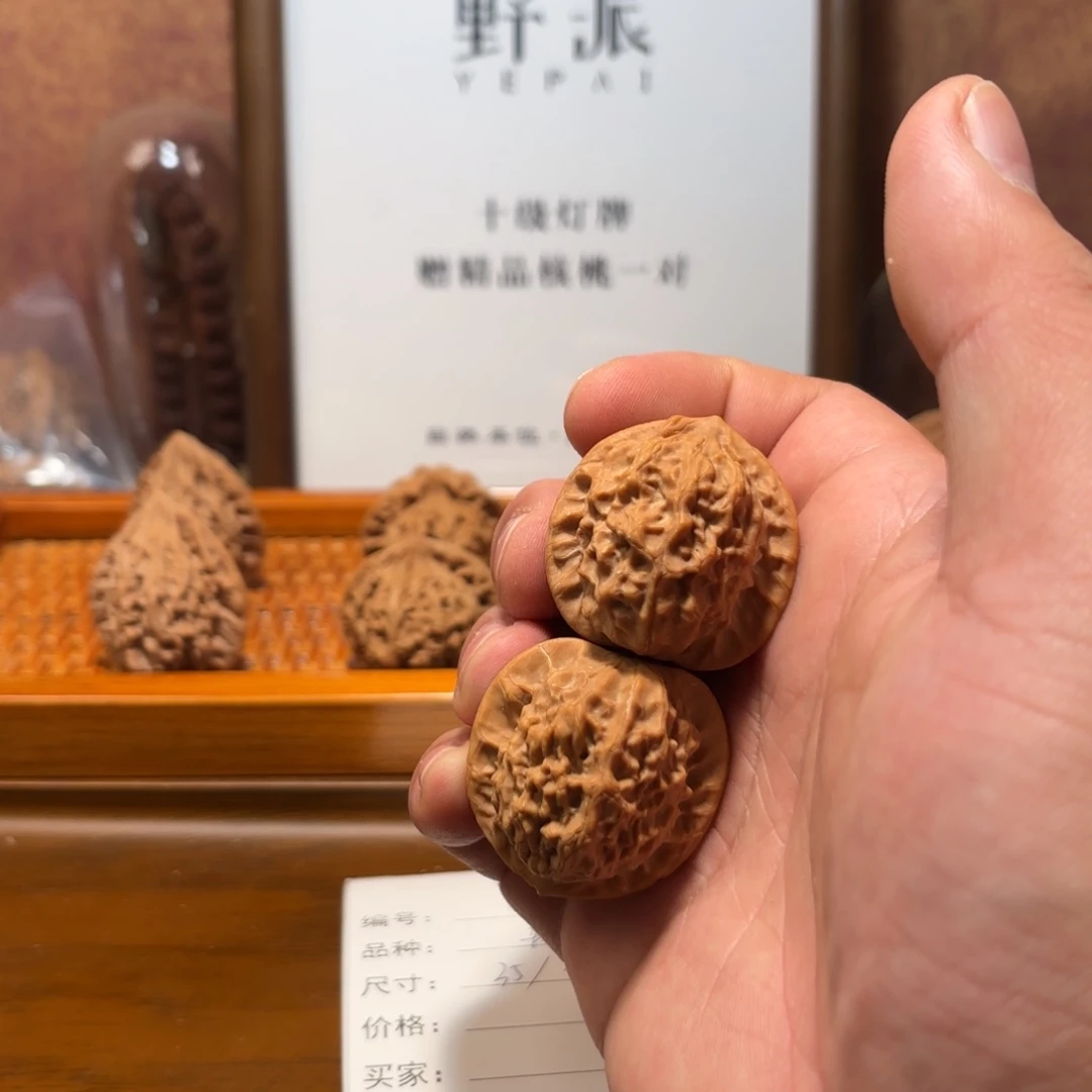 文玩核桃吊坠瓷娃娃Q5971