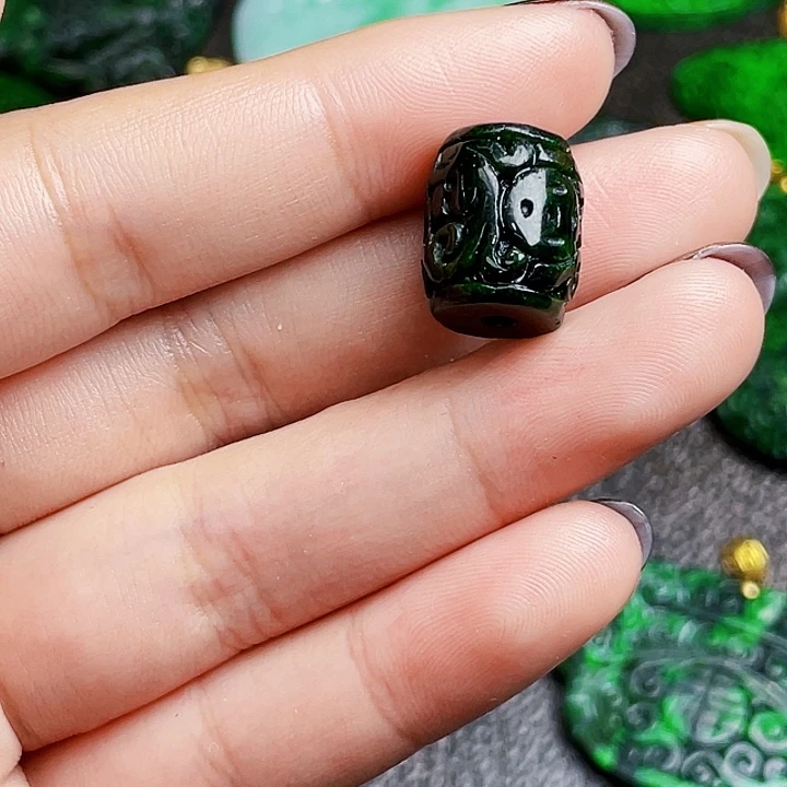 翡翠未镶嵌颈饰多样性