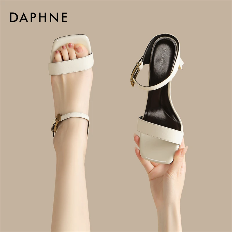 达芙妮法式方头露趾凉鞋女2025新款夏外穿不累脚一字带时装高跟鞋