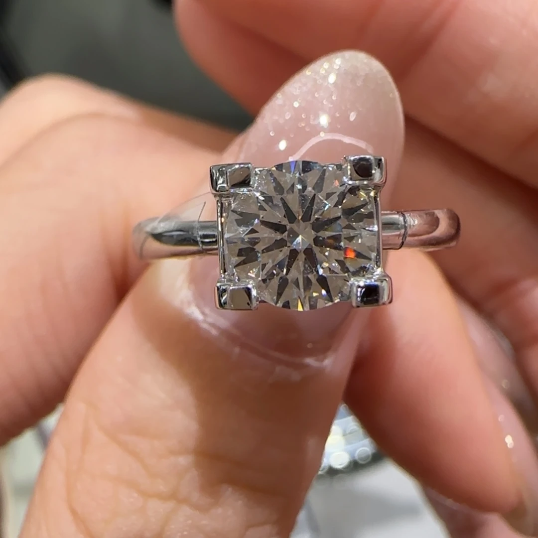 铂Pt950镶嵌实验室培育钻石经典牛头1卡