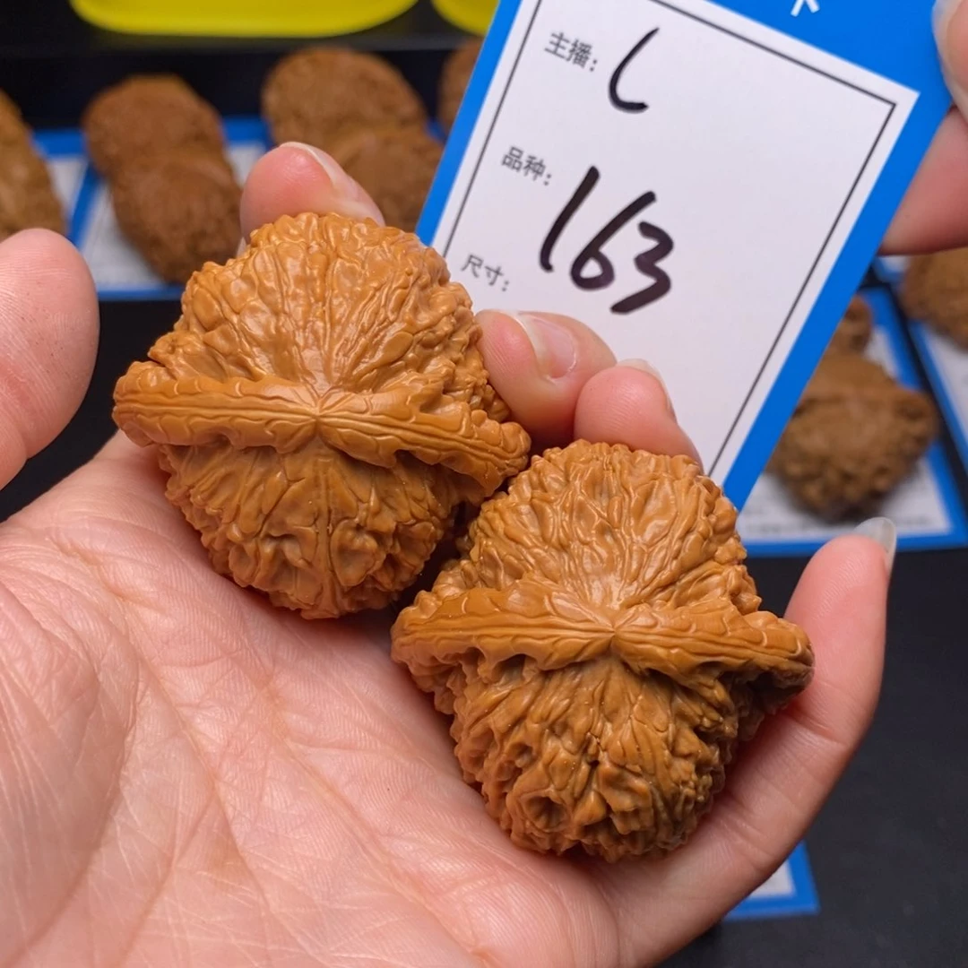 文玩核桃把件45白狮子163