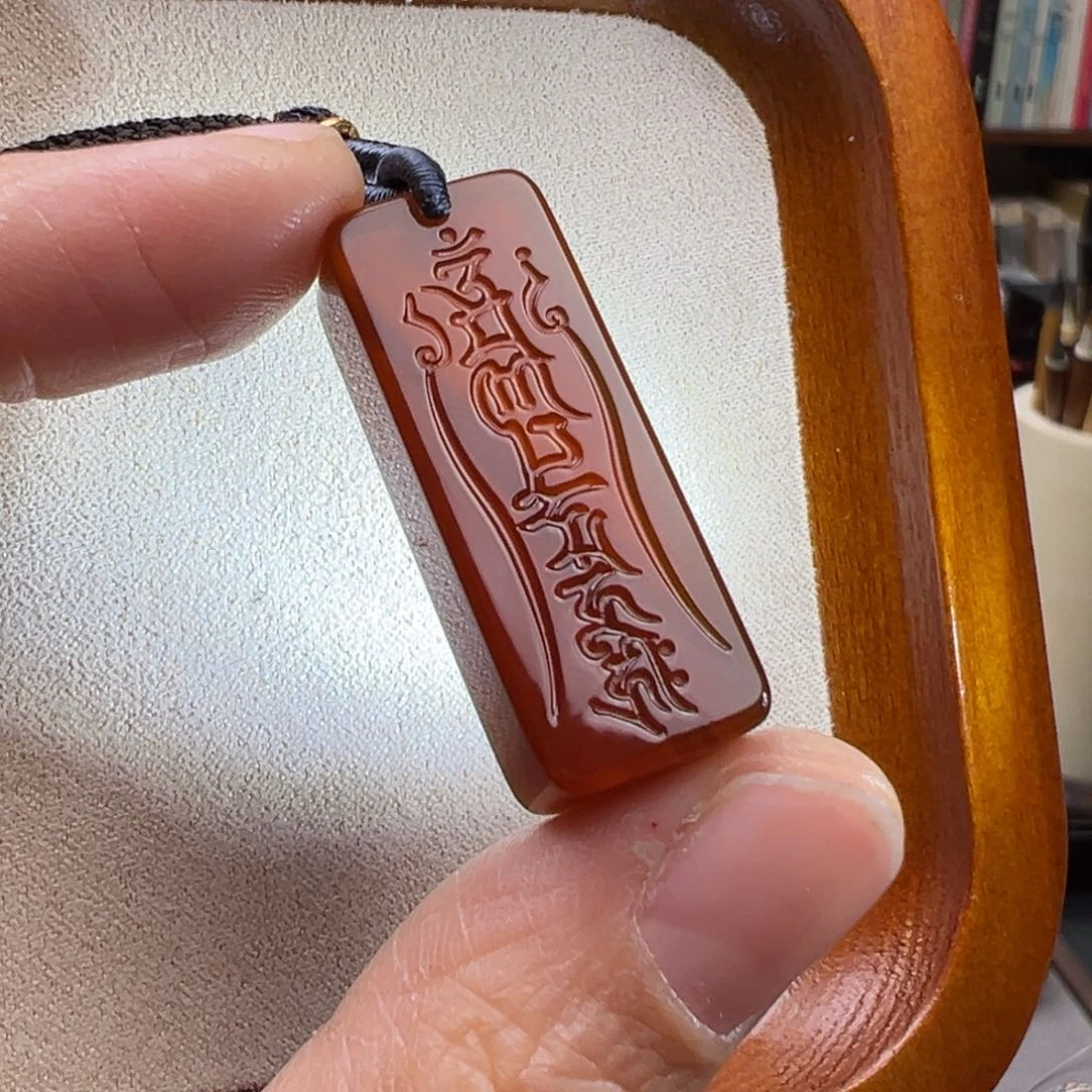 琥珀颈饰未镶嵌六字