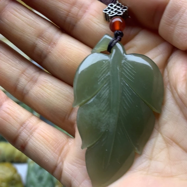 【闪购商品】透闪石质玉吊坠未镶嵌