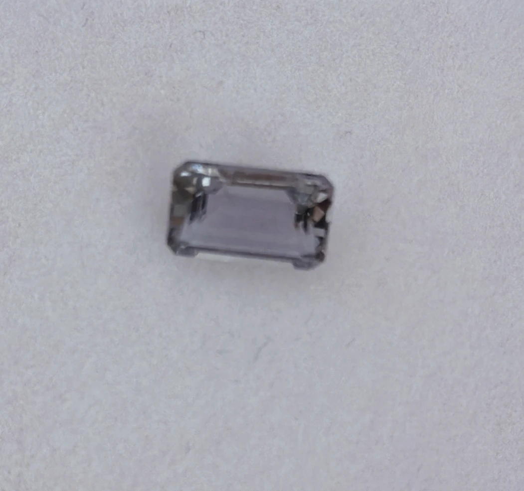 缅甸天然灰色尖晶石1.5ct