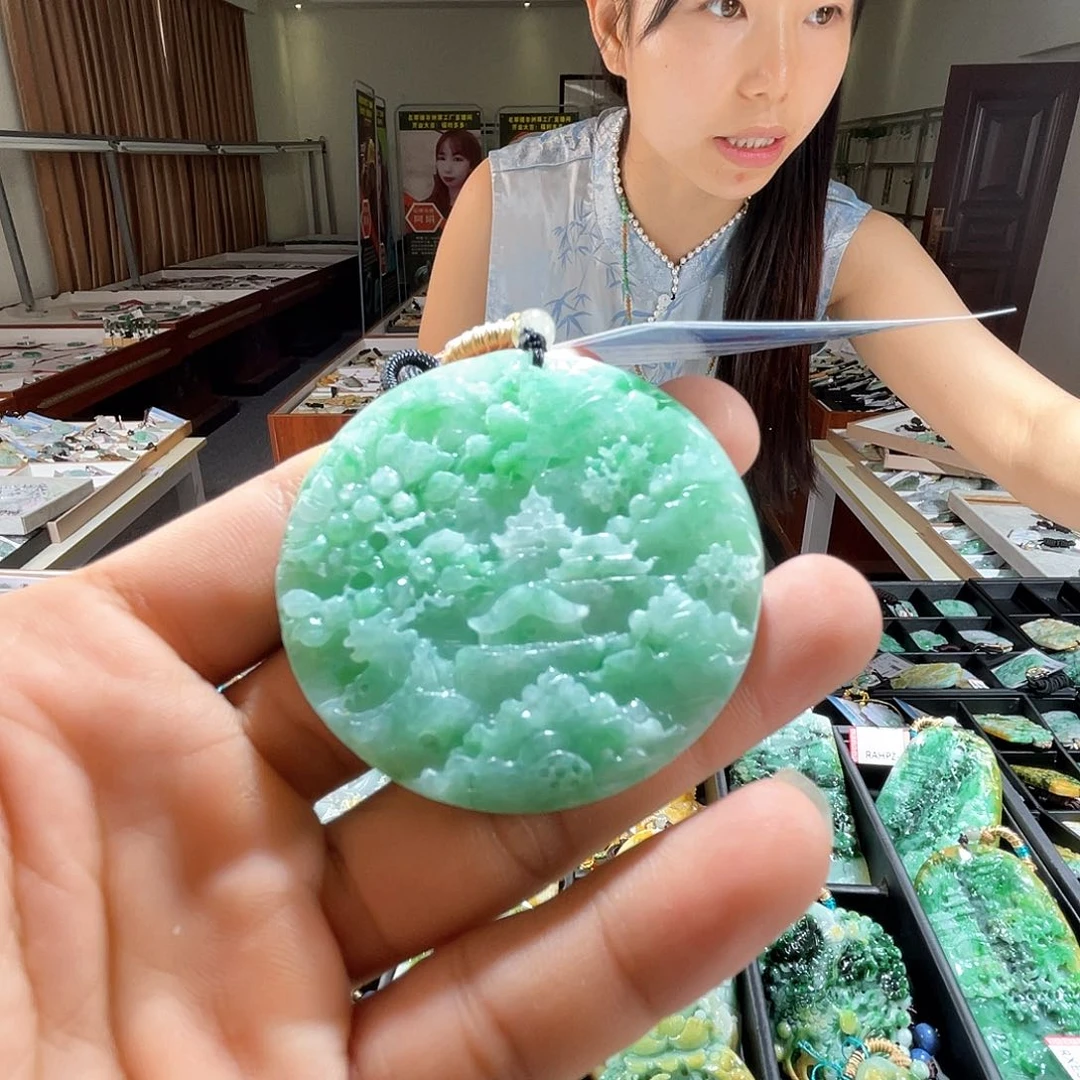 翡翠未镶嵌颈饰一