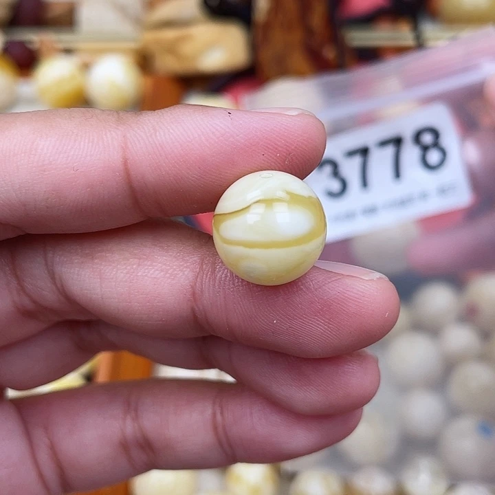蜜蜡未镶嵌珠宝奇石水线14