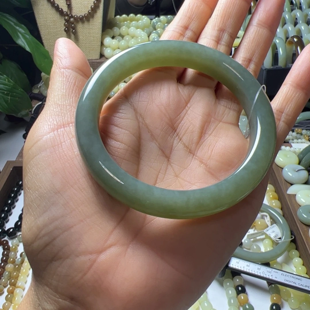 小***吖未镶嵌手链和田玉