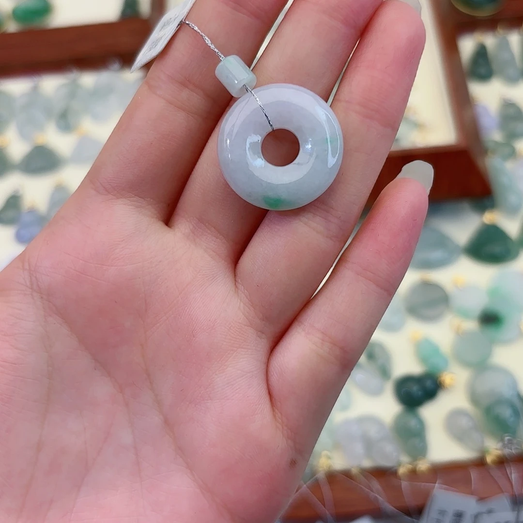 翡翠未镶嵌颈饰小*豆平安扣