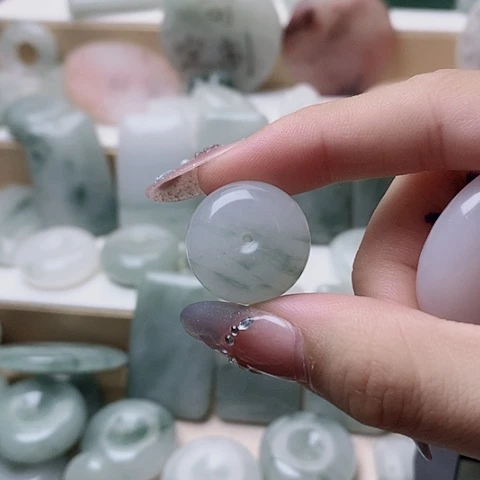 石英质玉未镶嵌吊坠(赠链)