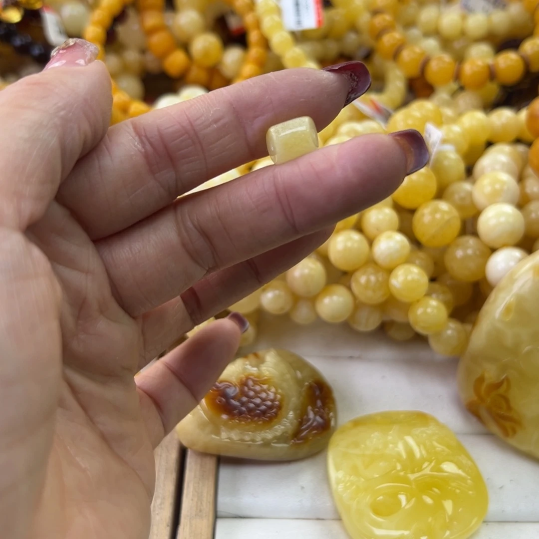 琥珀珠宝奇石未镶嵌