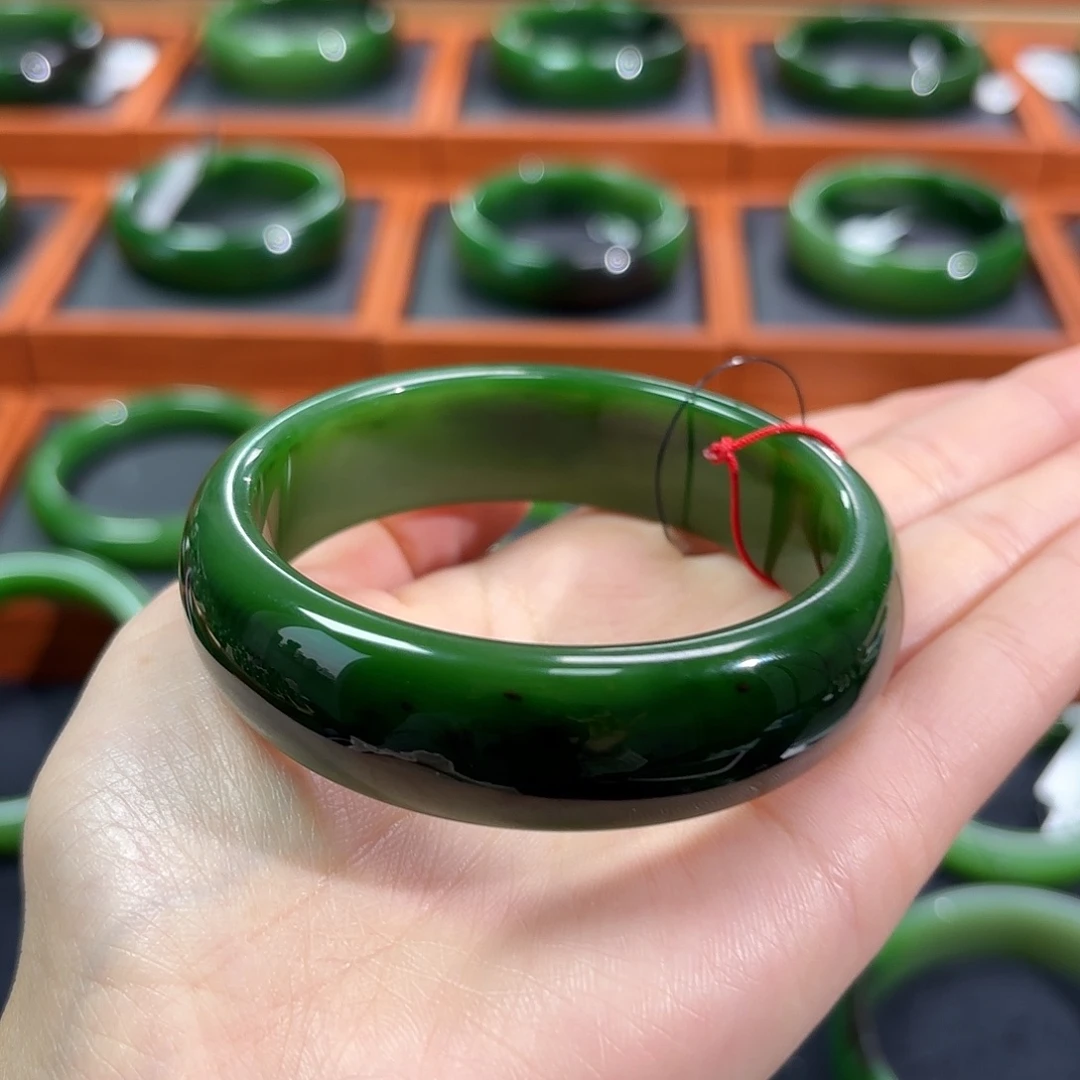早***因和田玉（碧玉）未镶嵌手镯