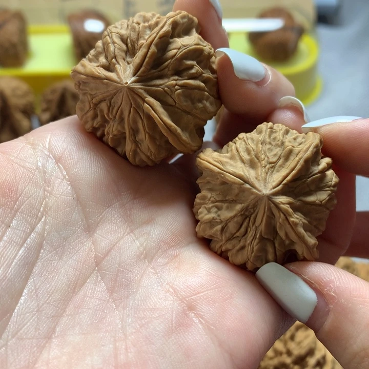 ****哥文玩核桃吊坠异形单只