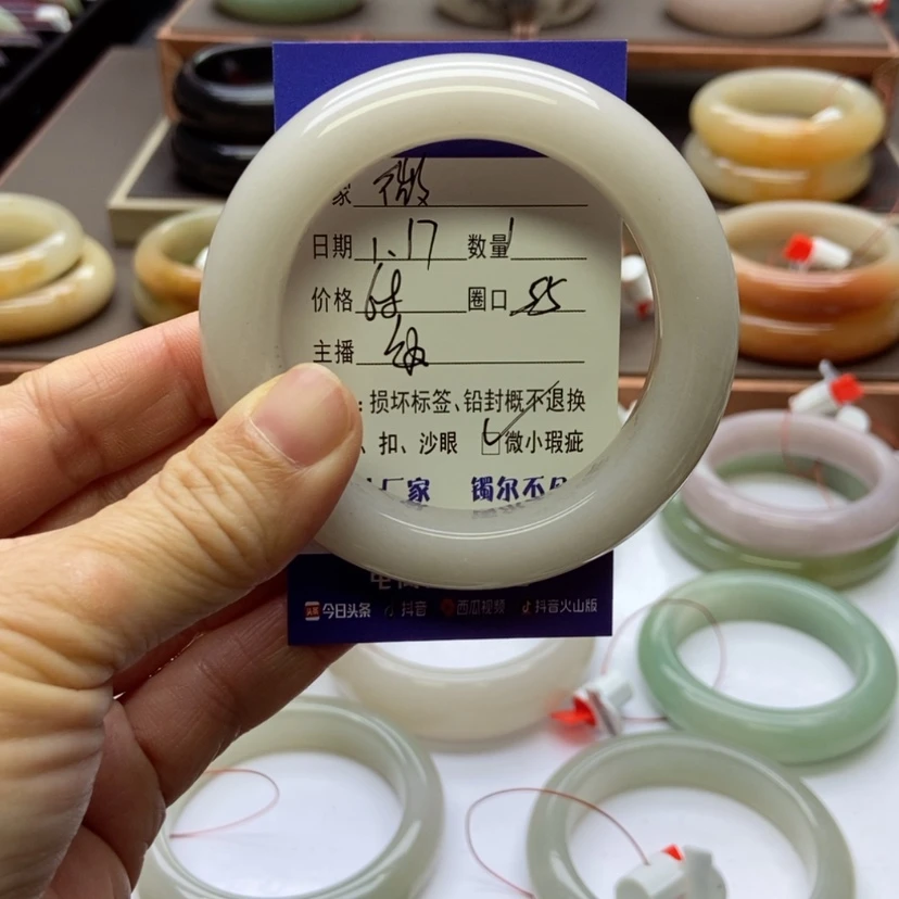 【闪购商品】石英质玉手镯未镶嵌微