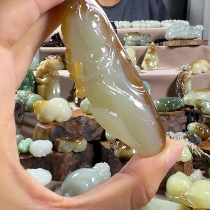 颈饰未镶嵌和田玉（糖玉）