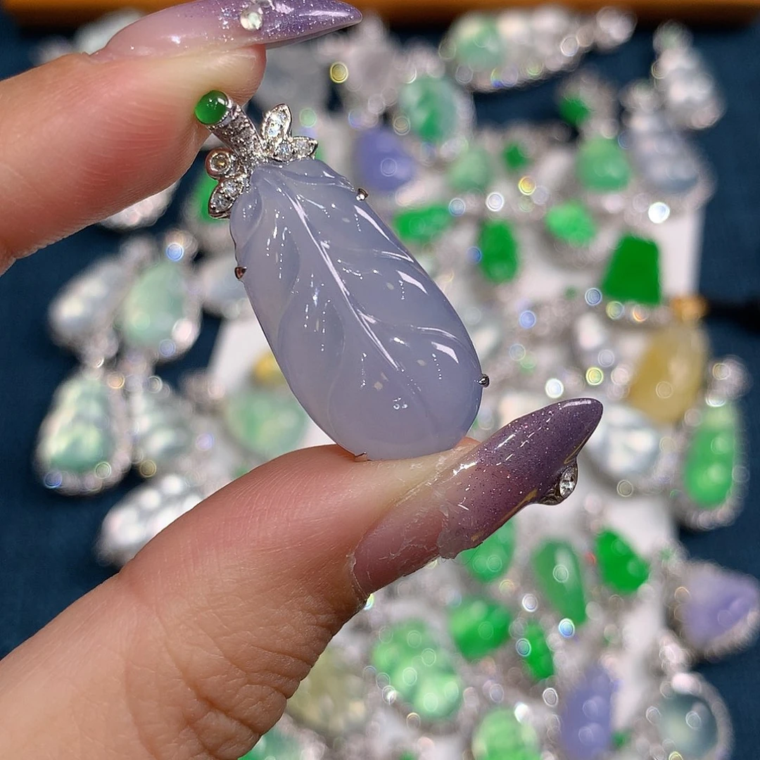 翡翠颈饰18K金镶嵌叶子