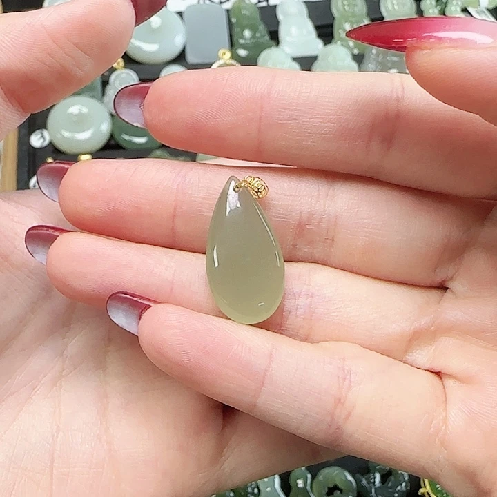 和田玉18K金镶嵌颈饰