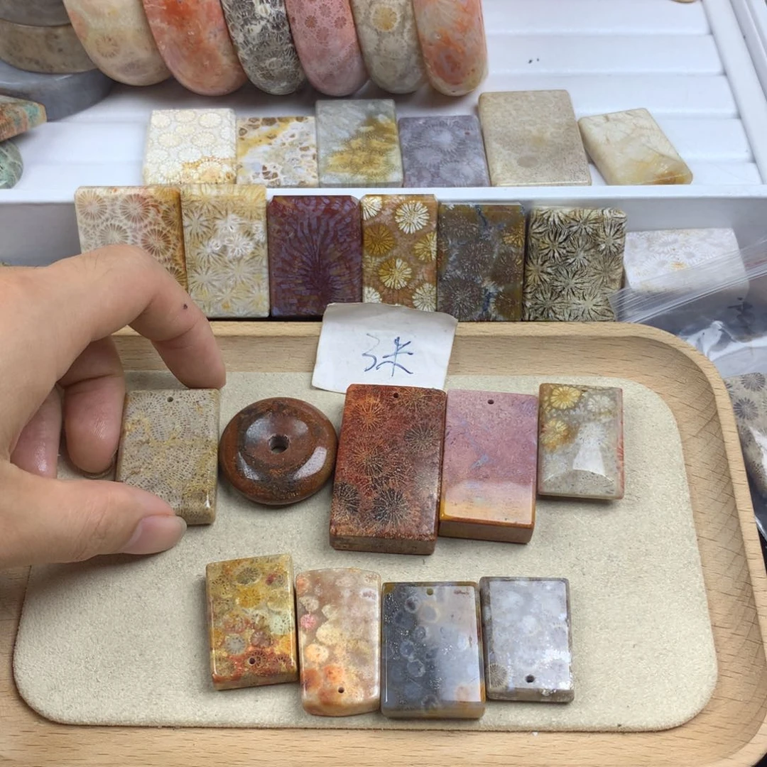 舞***语硅化珊瑚（珊瑚玉）未镶嵌笔搁