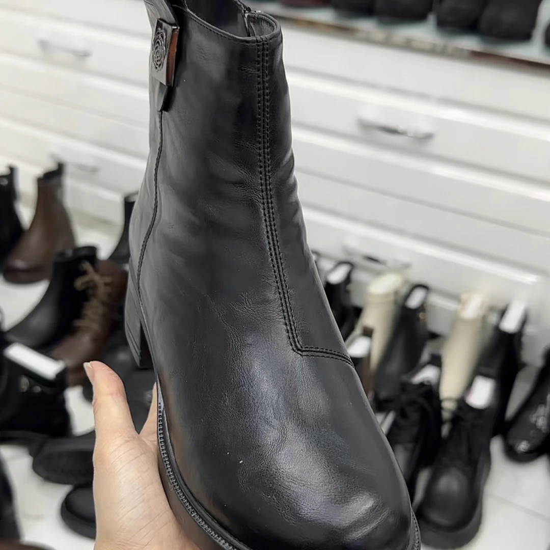 冬季修面皮低跟保暖马丁靴纯色短筒