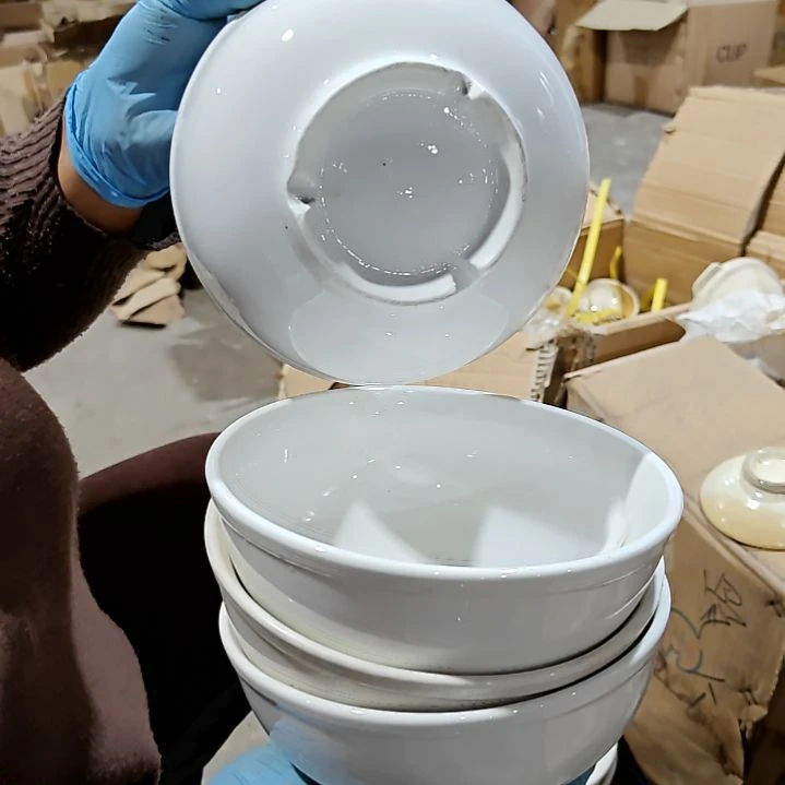 摆件盘子碗茶壶啥都有