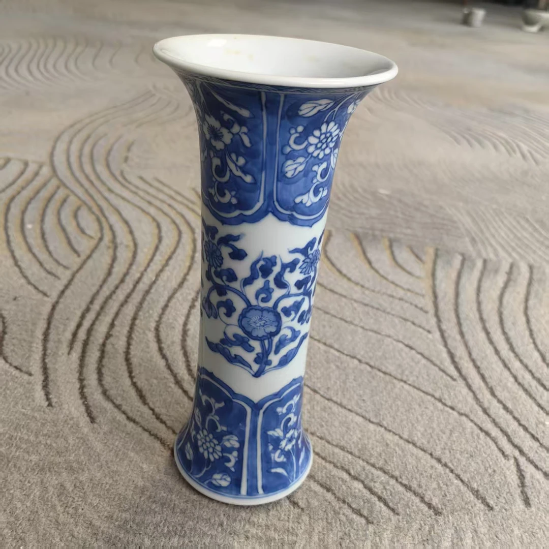 A01188清代康熙青花花卉纹花觚