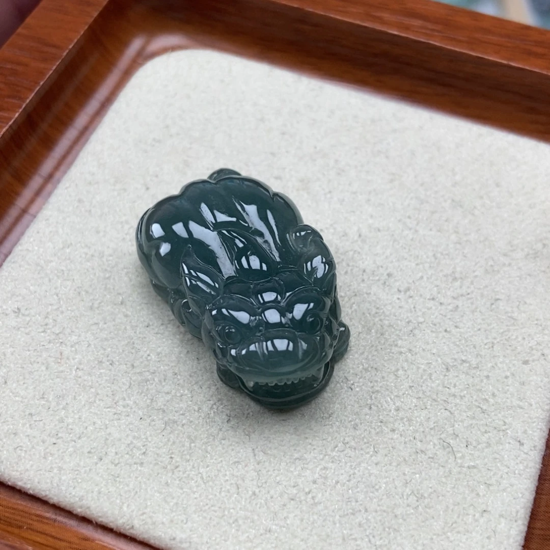 翡翠未镶嵌颈饰如意貔貅吊坠