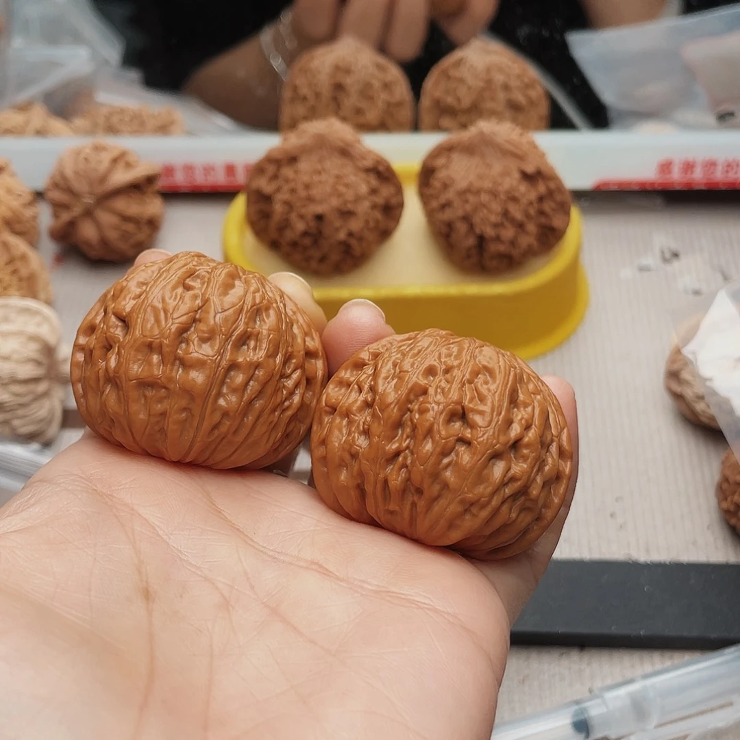 何*哥42铁锤子打爆她