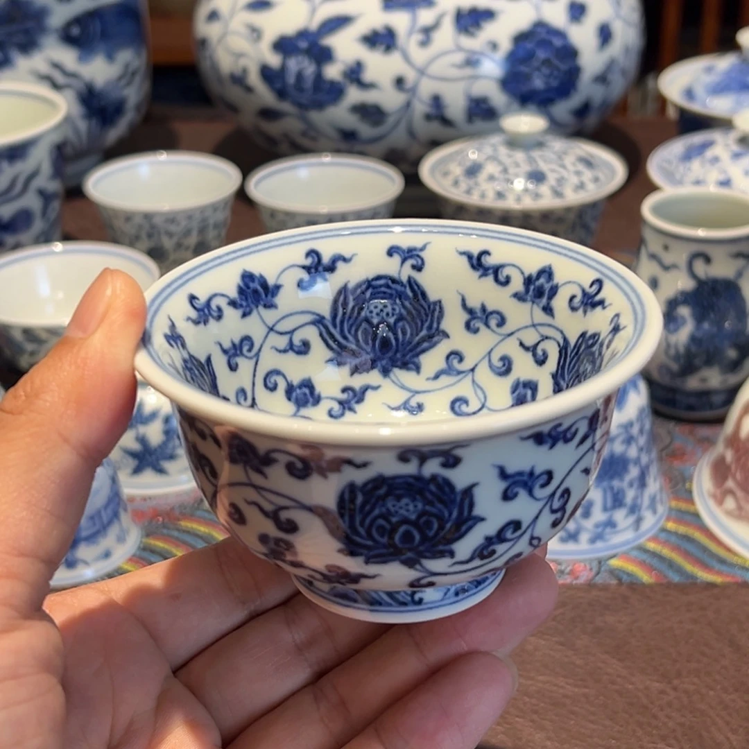 精品青花海水缠枝莲压手杯口径约9.5厘米