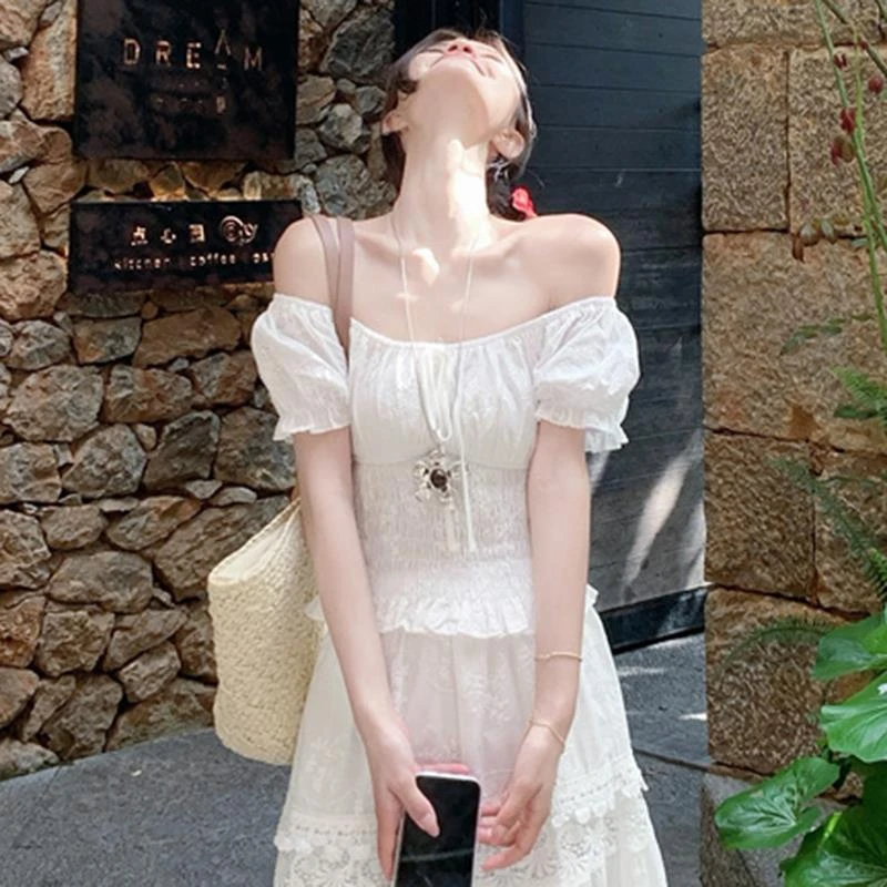 纯欲一字肩露肩短袖上衣女初夏穿搭甜美独特漂亮掐腰清纯鱼骨T恤