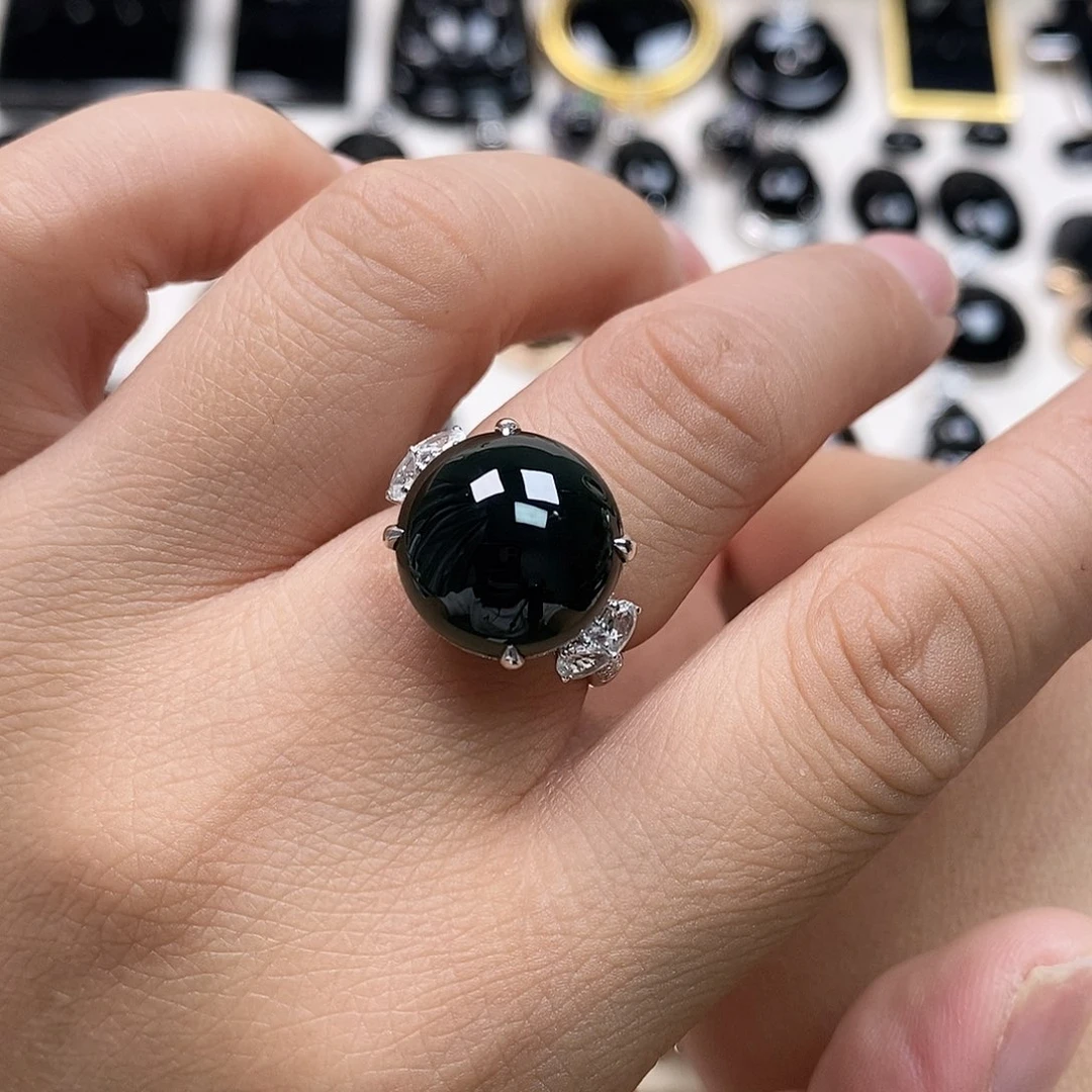 翡翠18K金镶嵌戒指