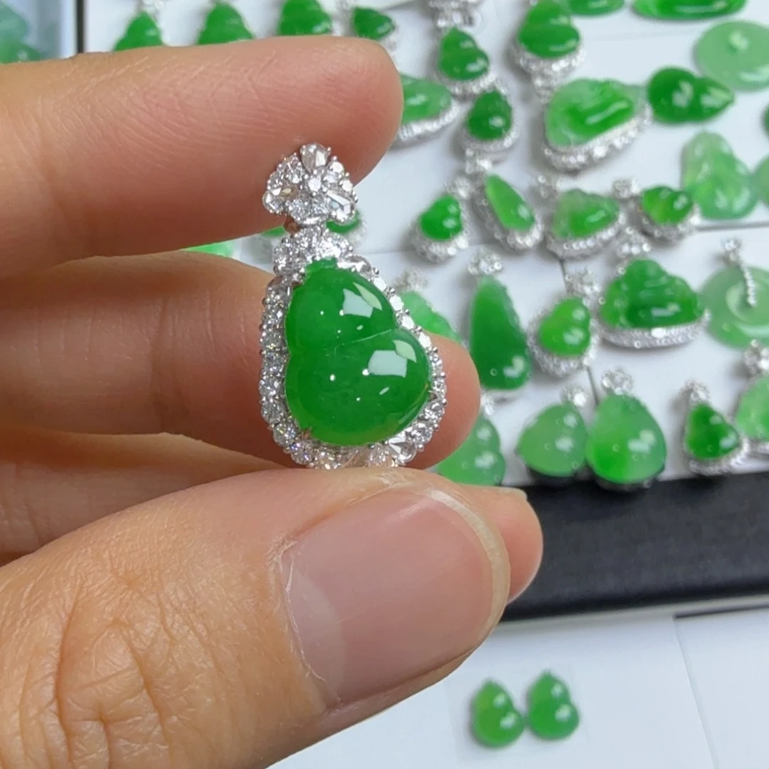 吊坠(不含链)18K金镶嵌翡翠葫芦