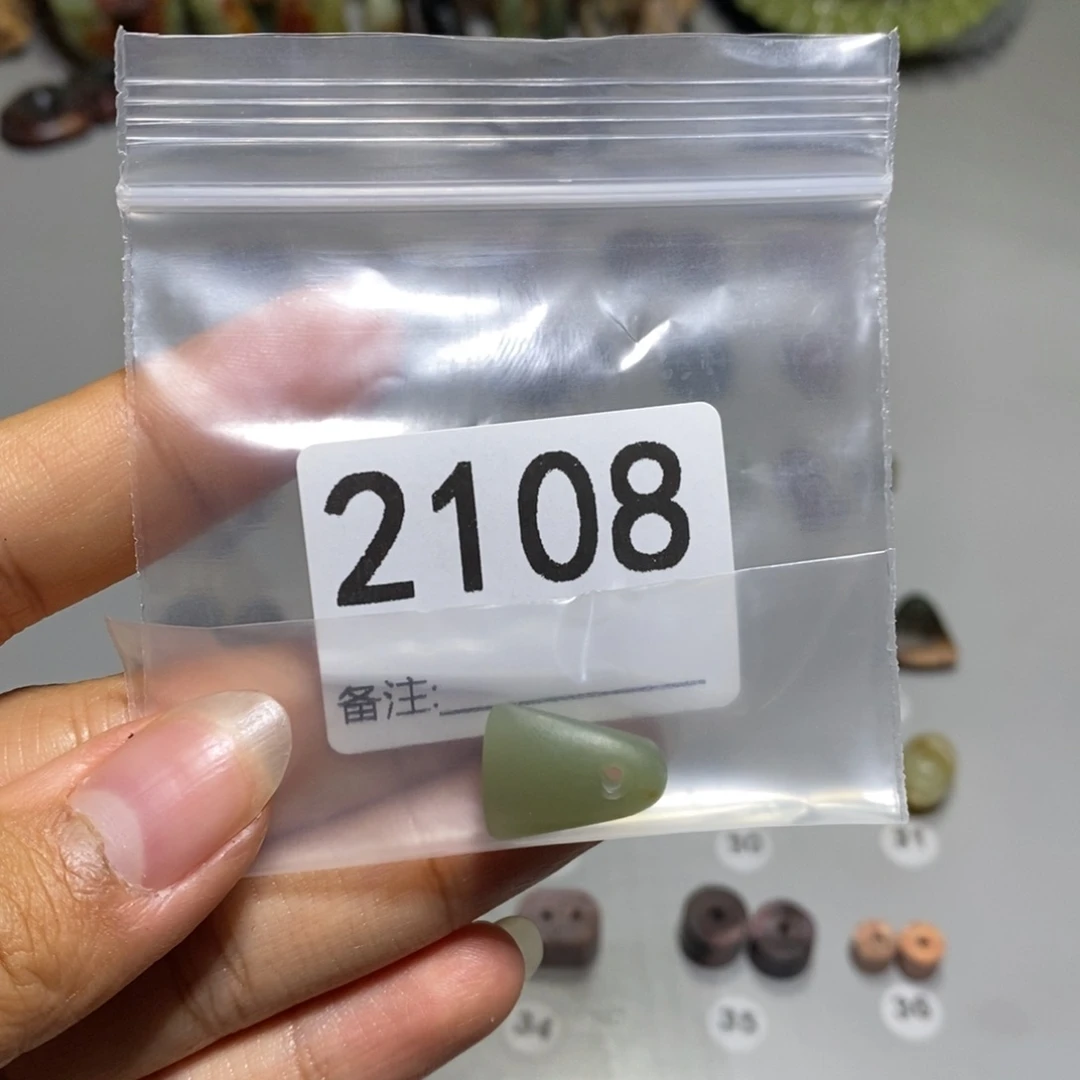 颈饰未镶嵌透闪石质玉L*x