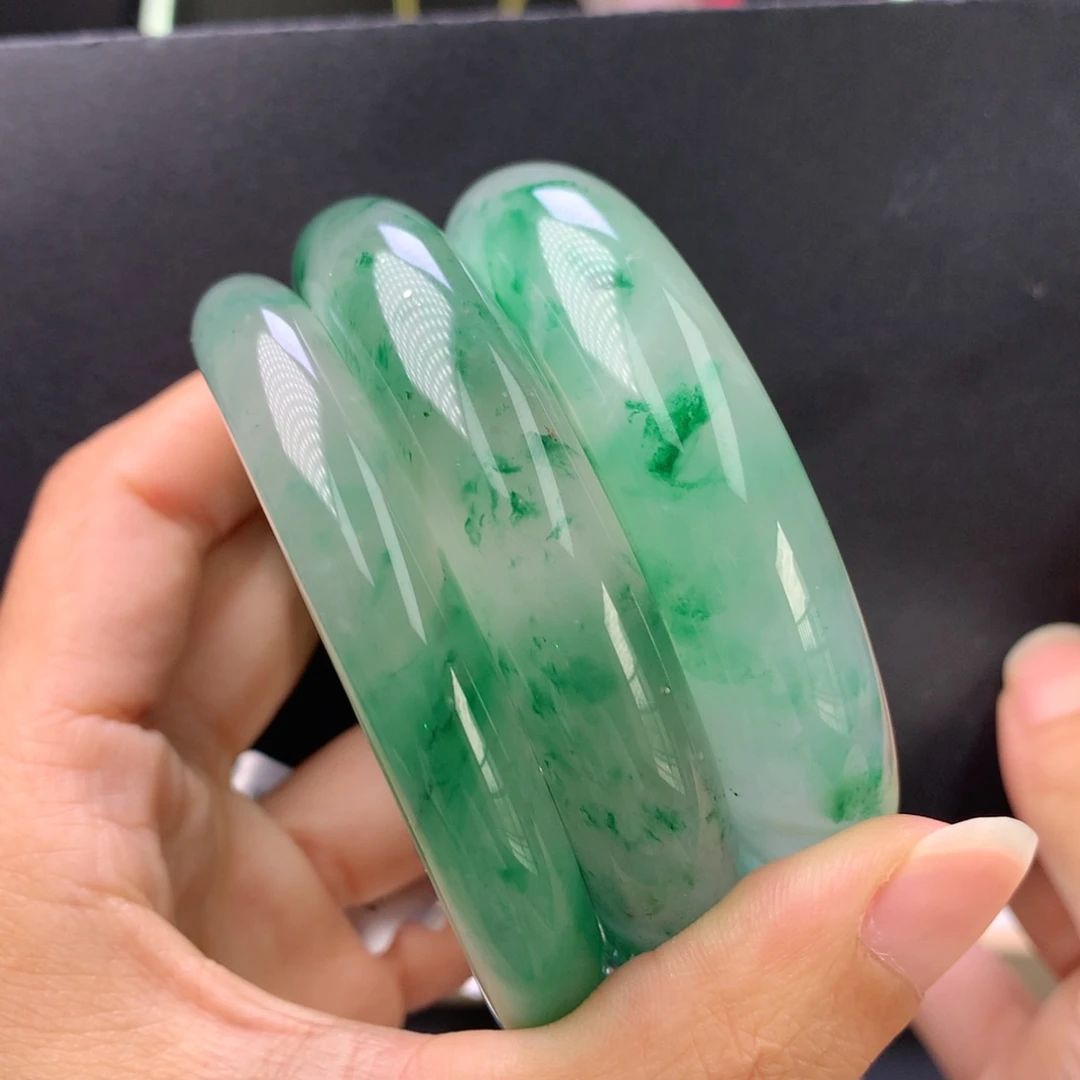 未镶嵌手镯石英质玉