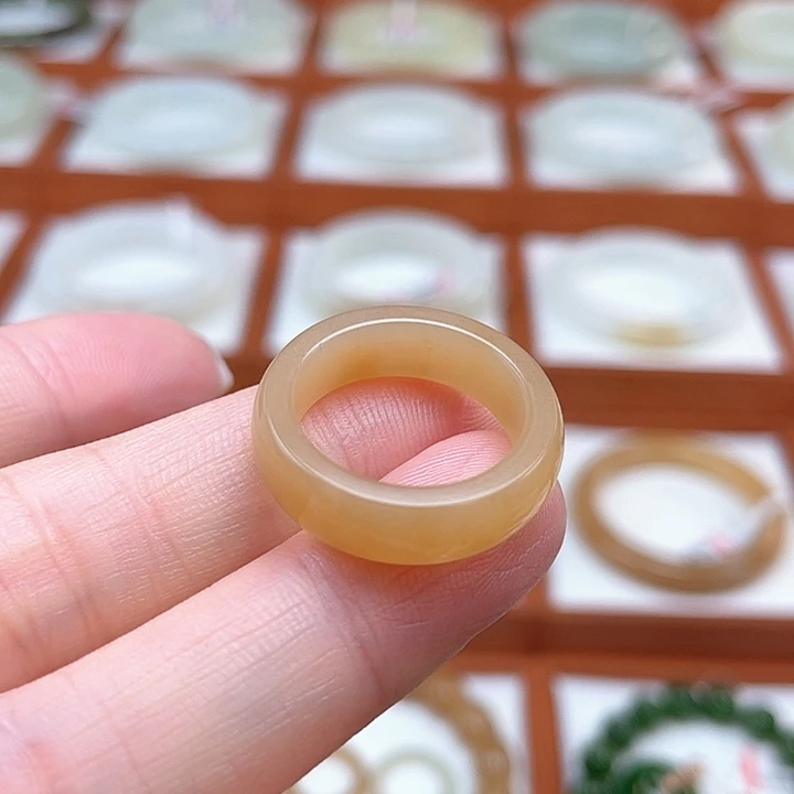 梦***麟未镶嵌戒圈和田玉