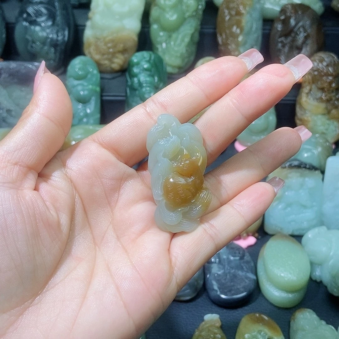 和田玉颈饰未镶嵌海**色