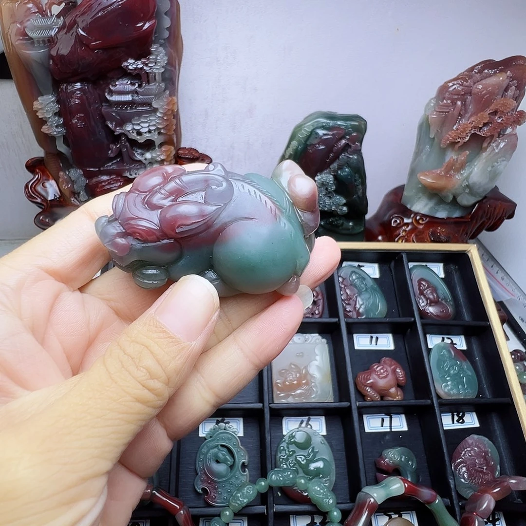 喜***财铁合金秦紫玉手把件