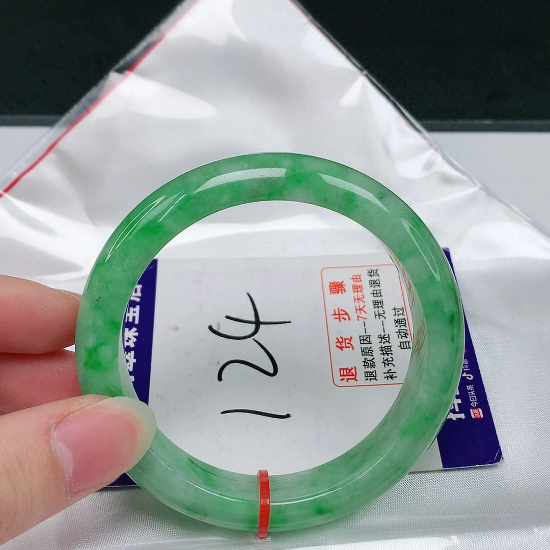 翡翠手镯未镶嵌翡翠