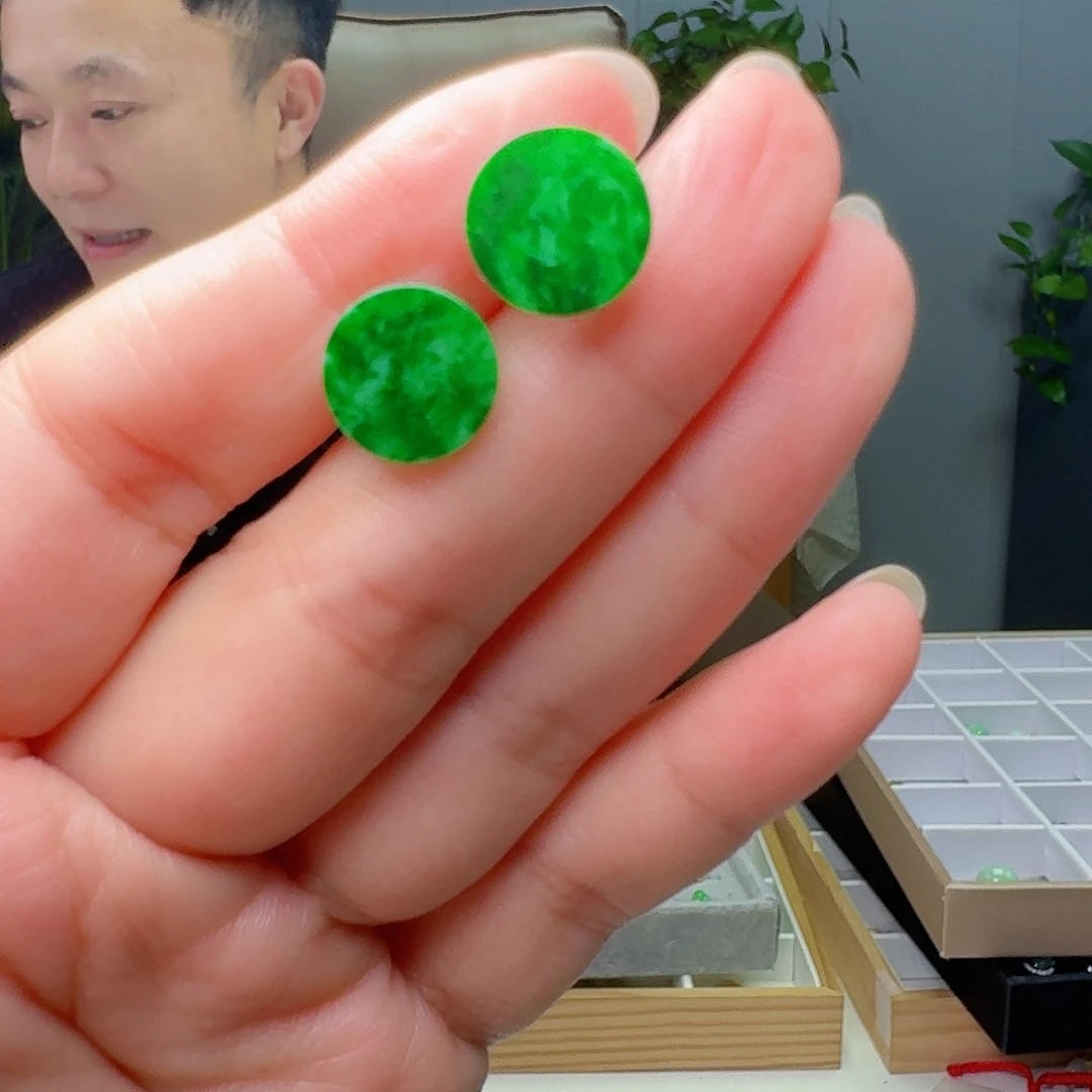 18K金镶嵌翡翠耳饰天然
