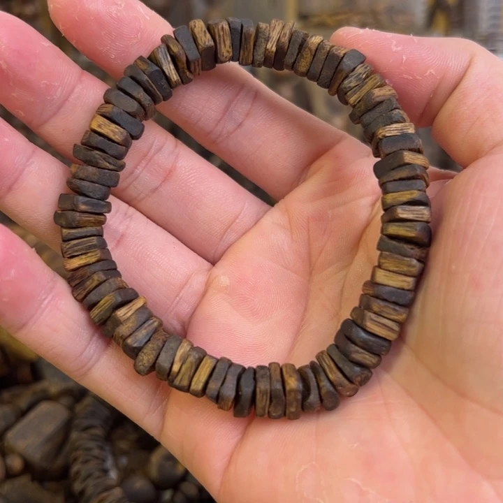 沉香手串张勺子手串