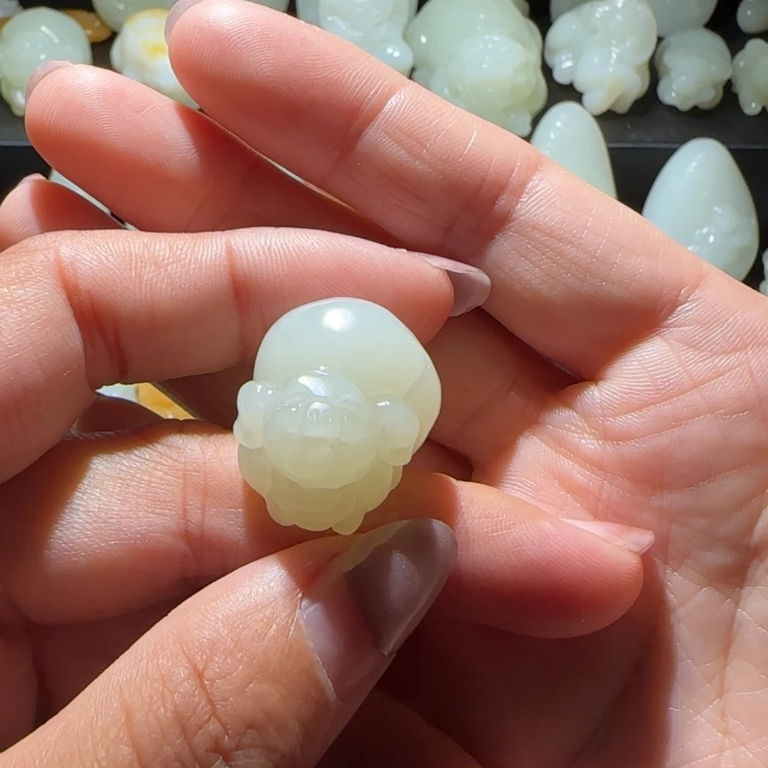 ****儿和田玉未镶嵌颈饰