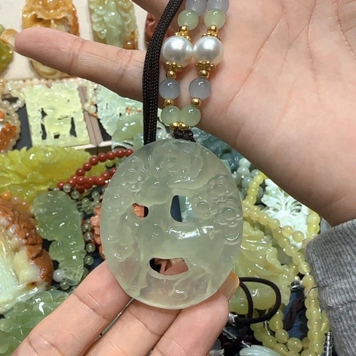未镶嵌蛇纹石玉吊坠