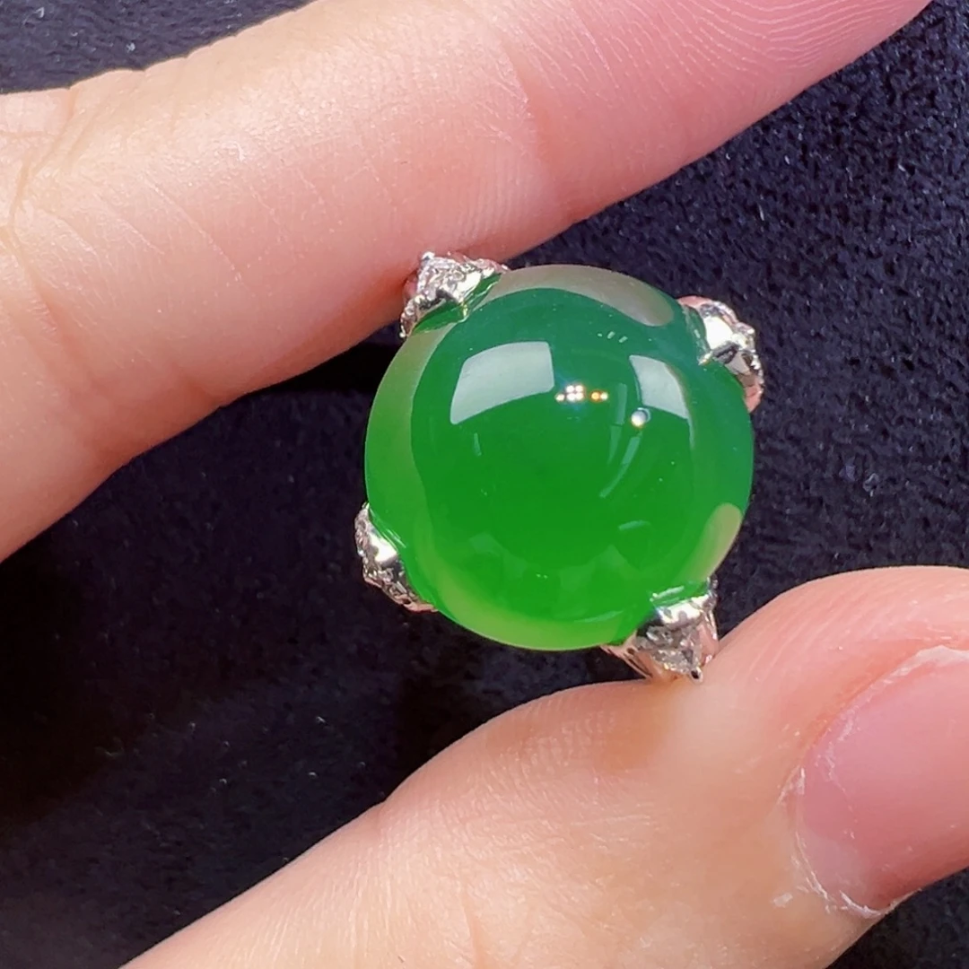 18K金镶嵌戒指翡翠戒指