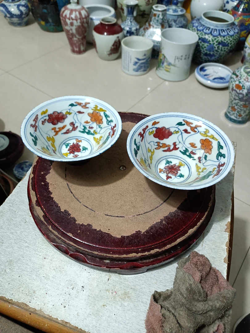 一对清花釉下彩的碗