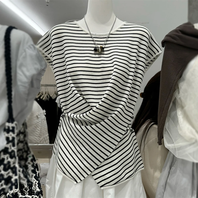 设计感小飞袖条纹上衣女夏季新款独特漂亮交叉收腰显瘦冰丝针织衫